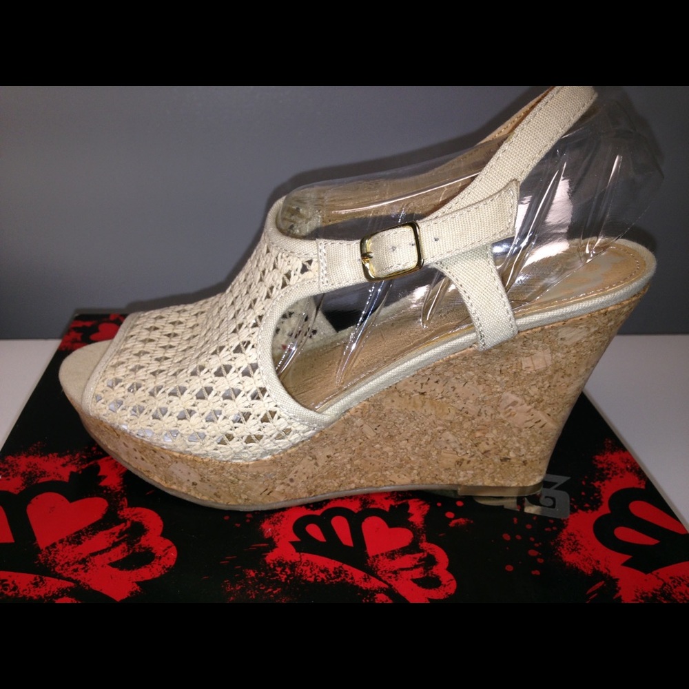 Fergalicious Ivory Woven Wedge Sandals size 8.5
